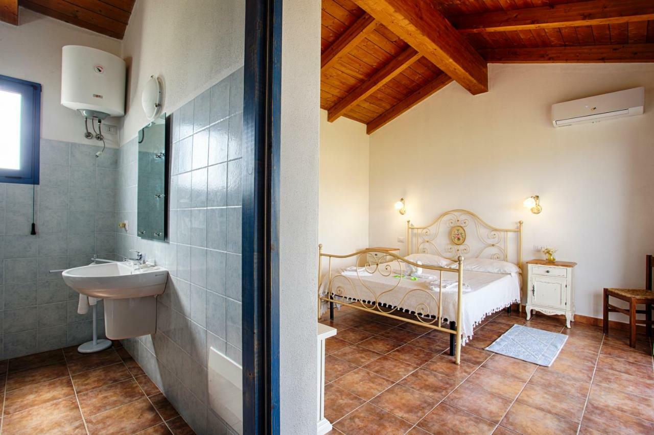 Agriturismo Mieleamaro Villa Olbia Exterior photo